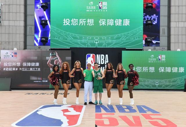 的表现不仅